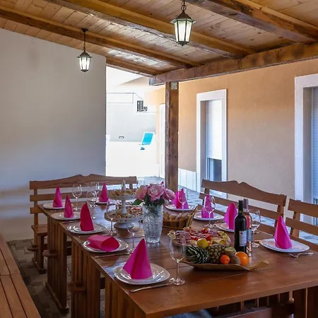 Ferdo 1 3* Makarská