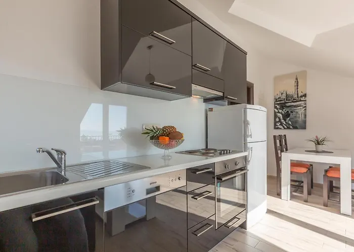 Ferdo 1 Gasthuis Makarska